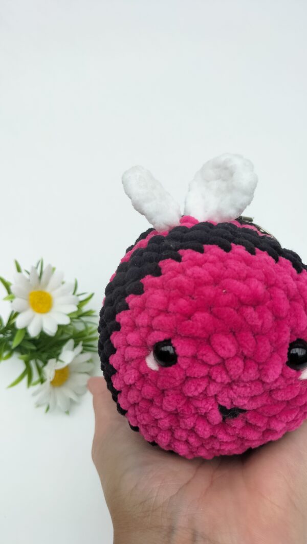 Knuffel bij / sleutelhanger (framboos-zwart) maat groot