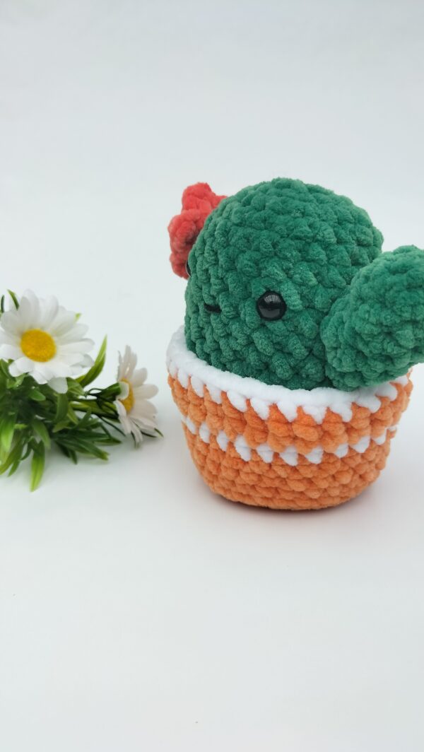 Fluffy Cactus (donkergroen-koraal met oranje pot)