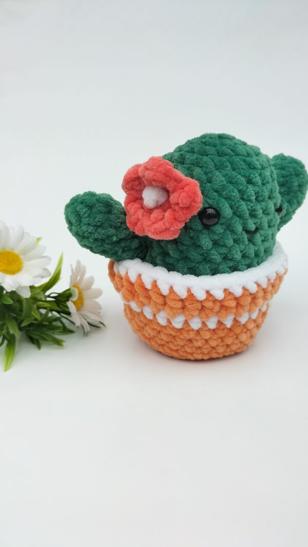 Fluffy Cactus (donkergroen-koraal met oranje pot)