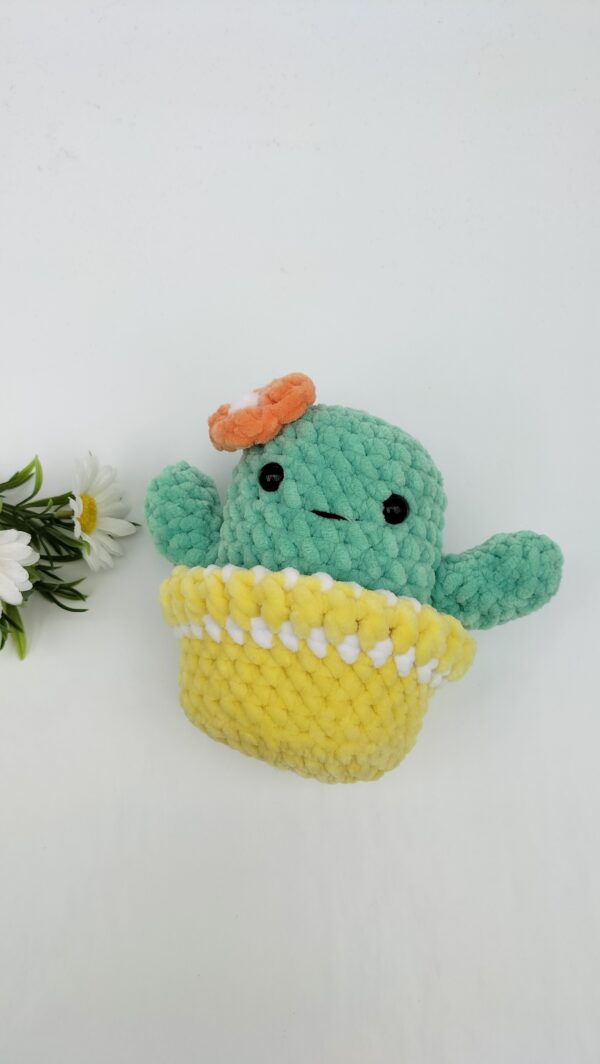 Fluffy Cactus (lichtgroen - oranje met gele pot)