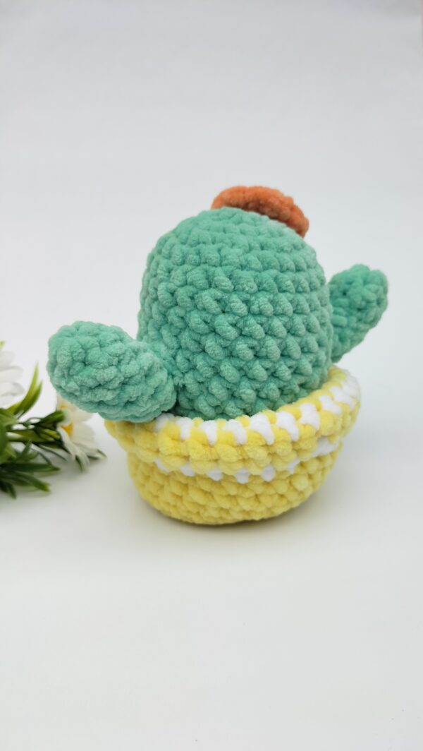 Fluffy Cactus (lichtgroen - oranje met gele pot)