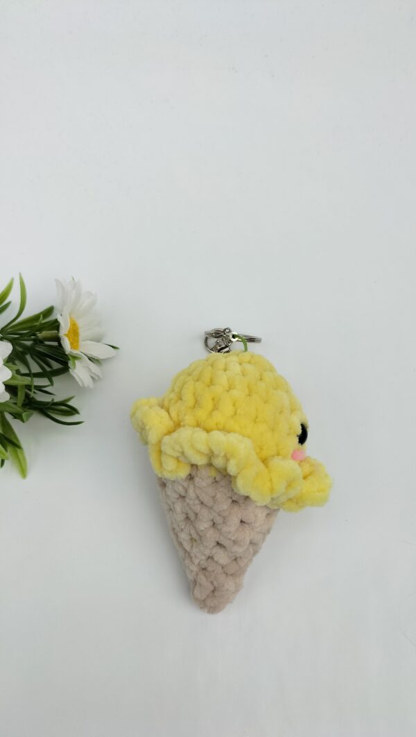 oplus_1058 Sleutelhanger ijsje (geel)