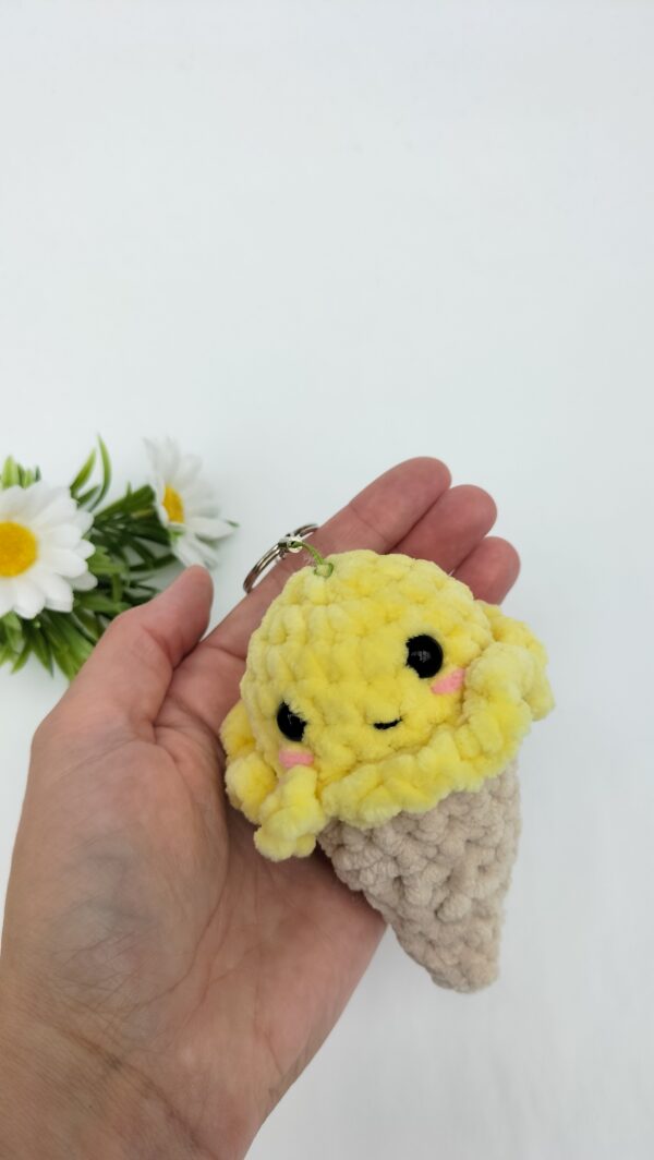 oplus_1058 Sleutelhanger ijsje (geel)