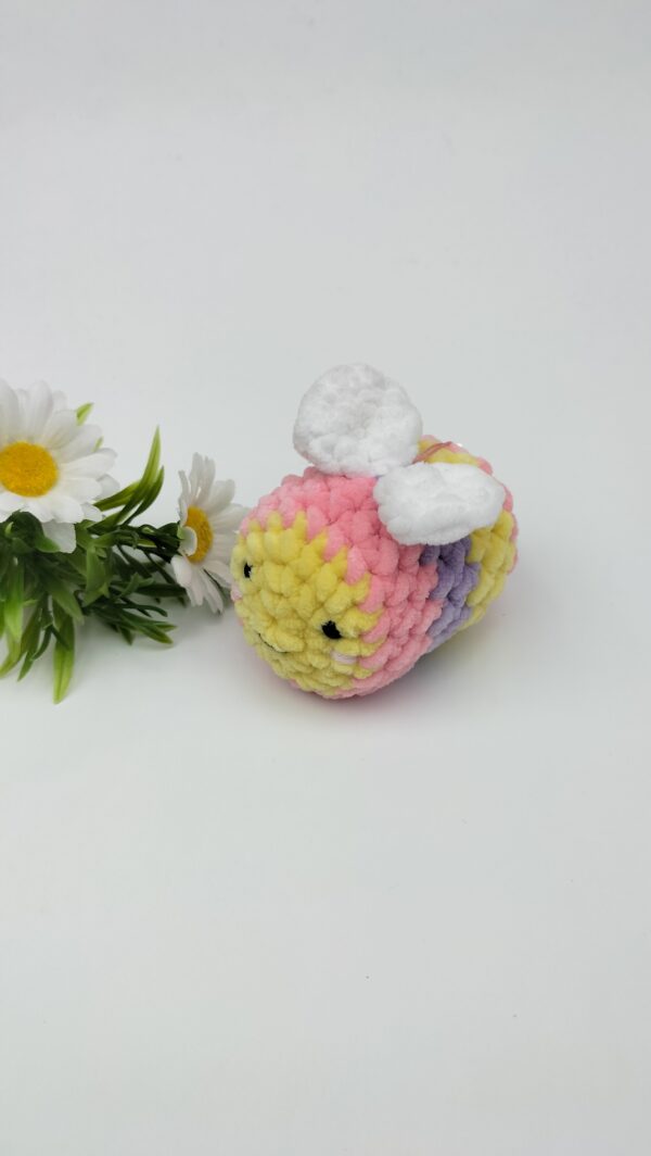 oplus_1058 Sleutelhanger bijtje medium (geel, roze, paars)