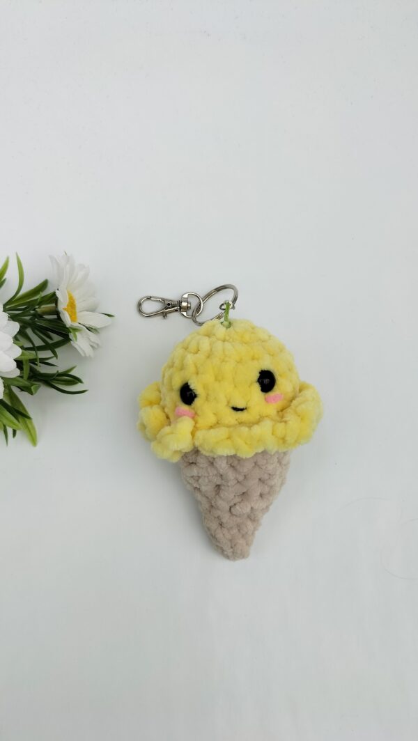 Oplus_1026 Sleutelhanger ijsje (geel)