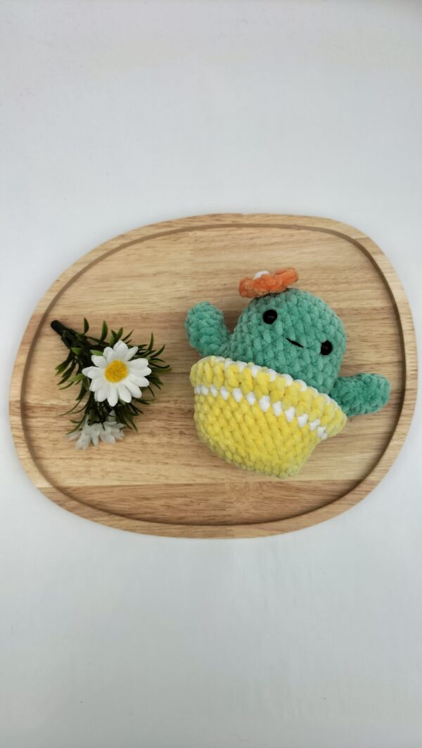 Fluffy Cactus (lichtgroen - oranje met gele pot)