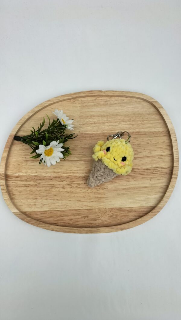 Oplus_34 Sleutelhanger ijsje (geel)