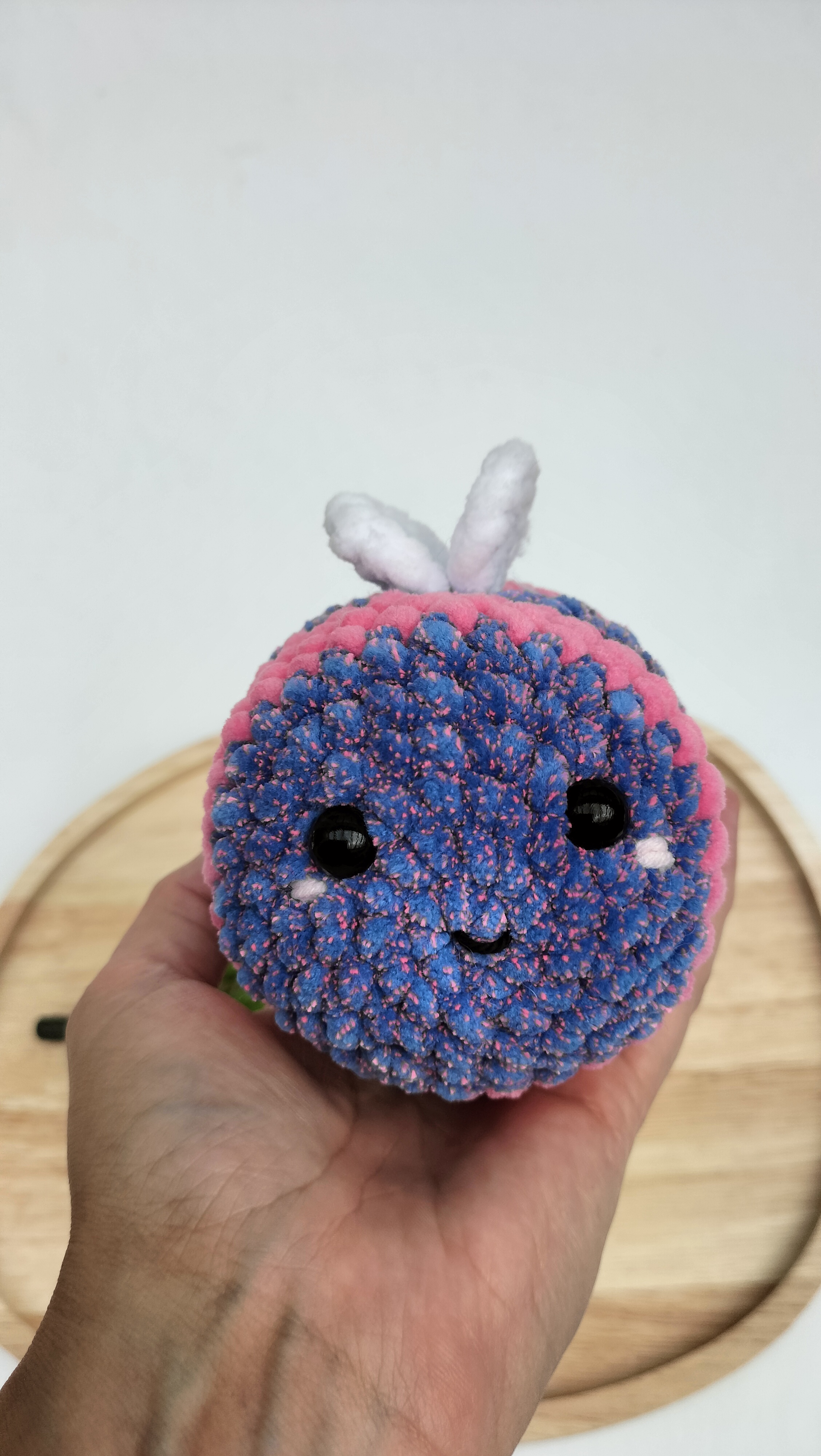 Knuffel bij/ (blauw-roze gespikkeld/galaxy) maat klein