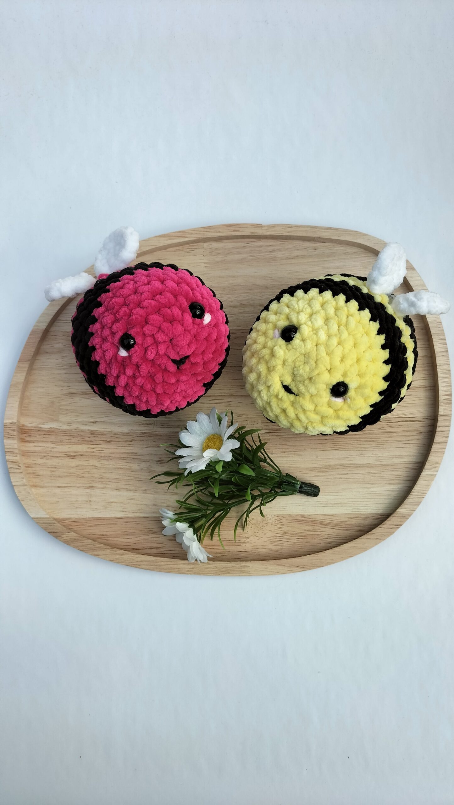 Knuffel bij / sleutelhanger (framboos-zwart) maat groot