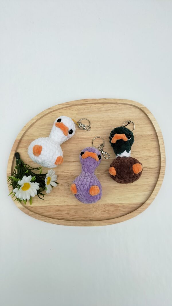 Oplus_1058 Sleutelhanger gek eendje (paars)