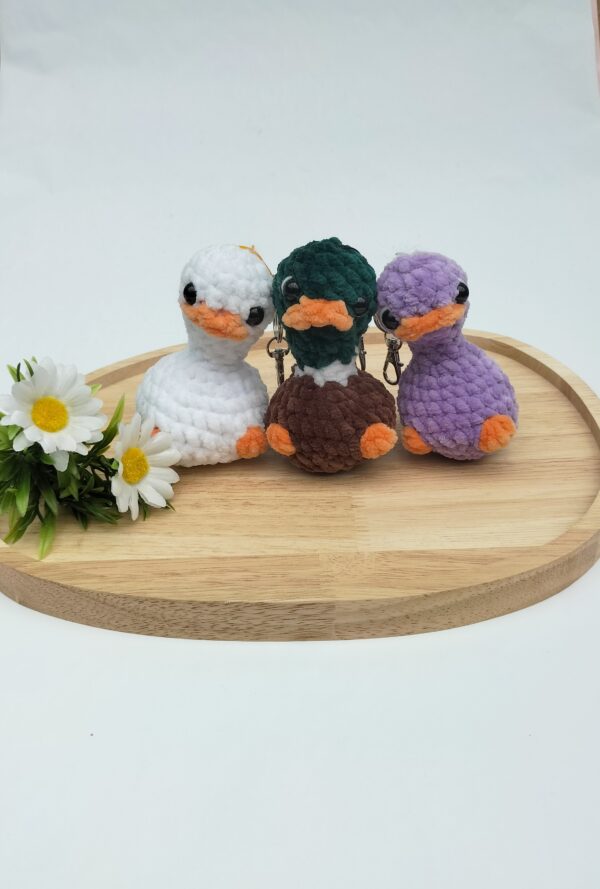 groepsfoto sleutelhanger gekke eendjes vooraanzicht Sleutelhanger gek eendje (paars)