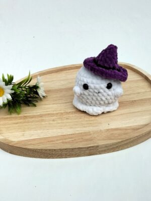 productfoto knuffel spookje met hoed Knuffel spookje (met paarse heksenhoed)