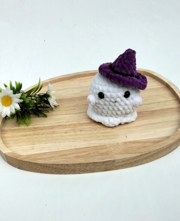 Knuffel spookje (met paarse heksenhoed)