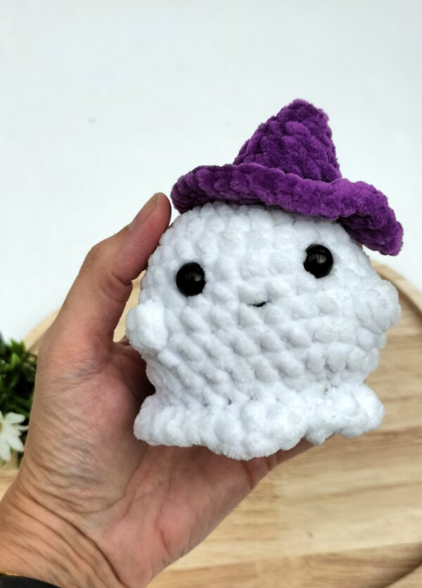 Knuffel spookje (met paarse heksenhoed)