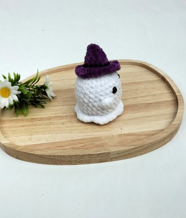 Knuffel spookje (met paarse heksenhoed)