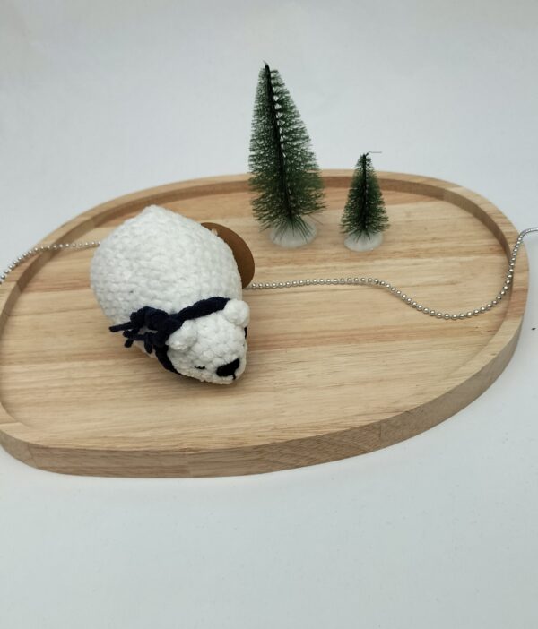 Knuffel slapende ijsbeer klein (donkerblauwe sjaal)