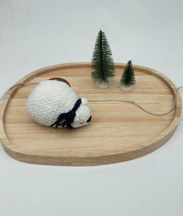 Knuffel slapende ijsbeer klein (donkerblauwe sjaal)