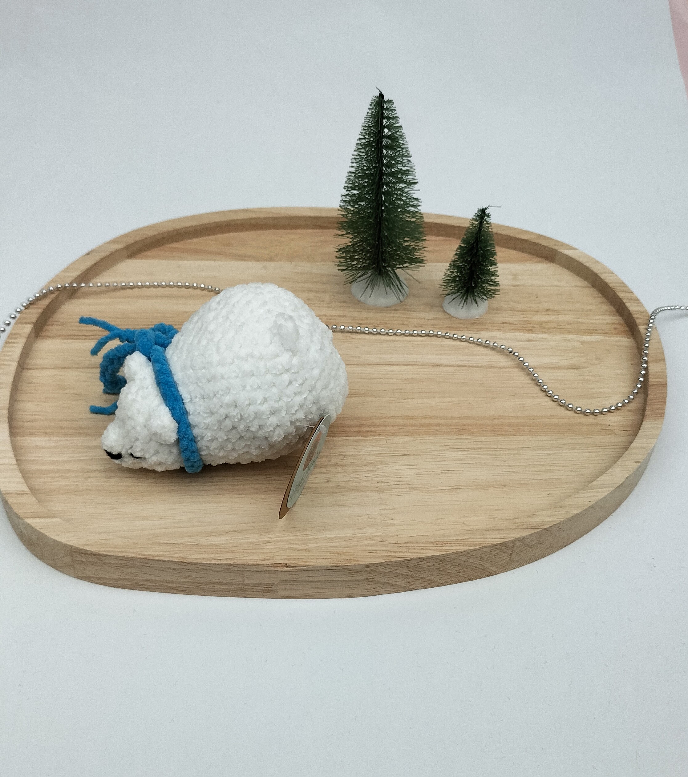 Knuffel slapende ijsbeer klein (lichtblauwe sjaal)