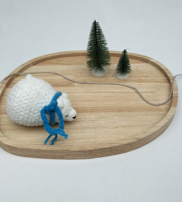 Knuffel slapende ijsbeer klein (lichtblauwe sjaal)