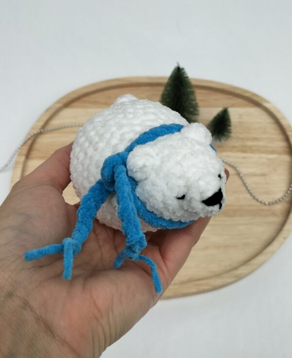 Knuffel slapende ijsbeer klein (lichtblauwe sjaal)