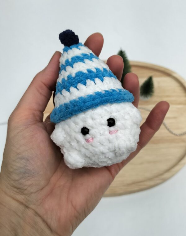 Knuffel mushi met muts klein (lichtblauw-wit)