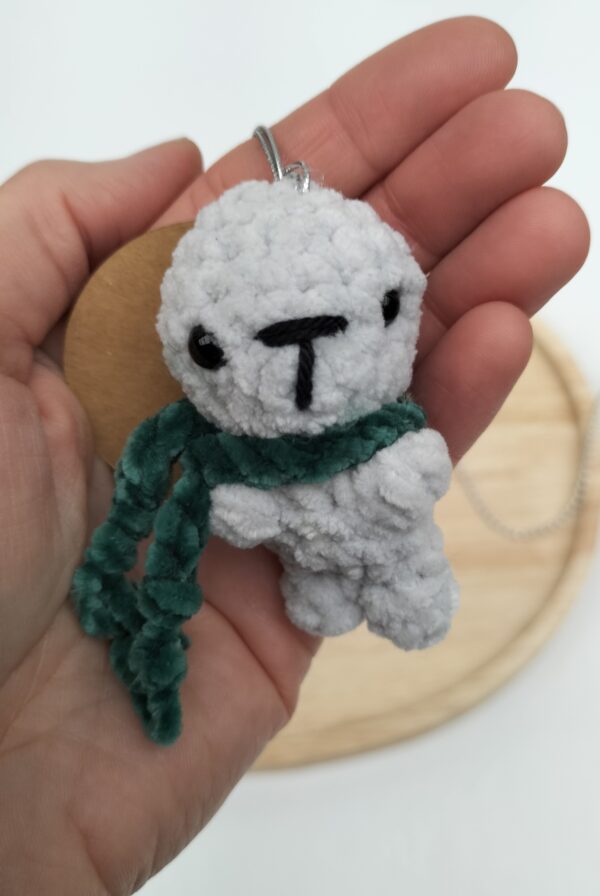 Sleutelhanger zeehond (grijs met donkergroene sjaal)