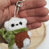 Sleutelhanger ijsbeer (bruin met groene sjaal)