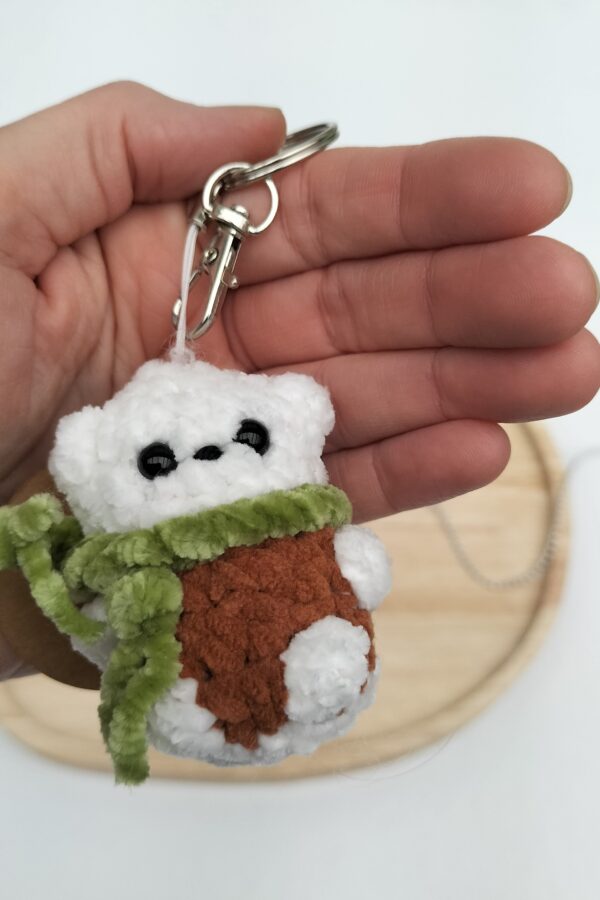 Sleutelhanger ijsbeer (bruin met groene sjaal)