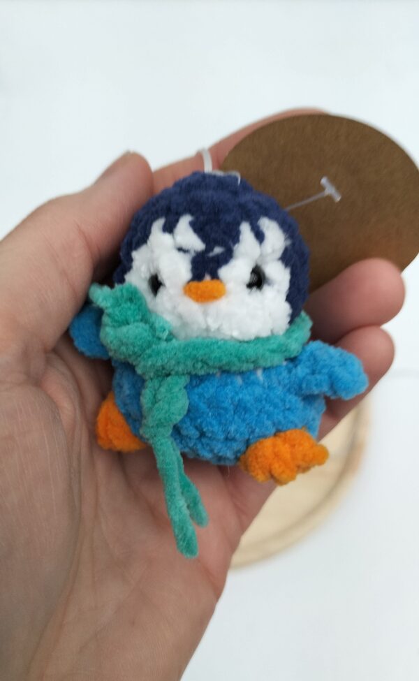 Sleutelhanger pinguïn (lichtblauw-donkerblauw zeegroene sjaal)