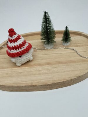 Knuffel mushi met muts klein (rood-wit)