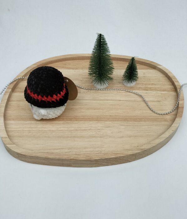 IMG20251103155923 Knuffel mushi hoed (zwart-rood)