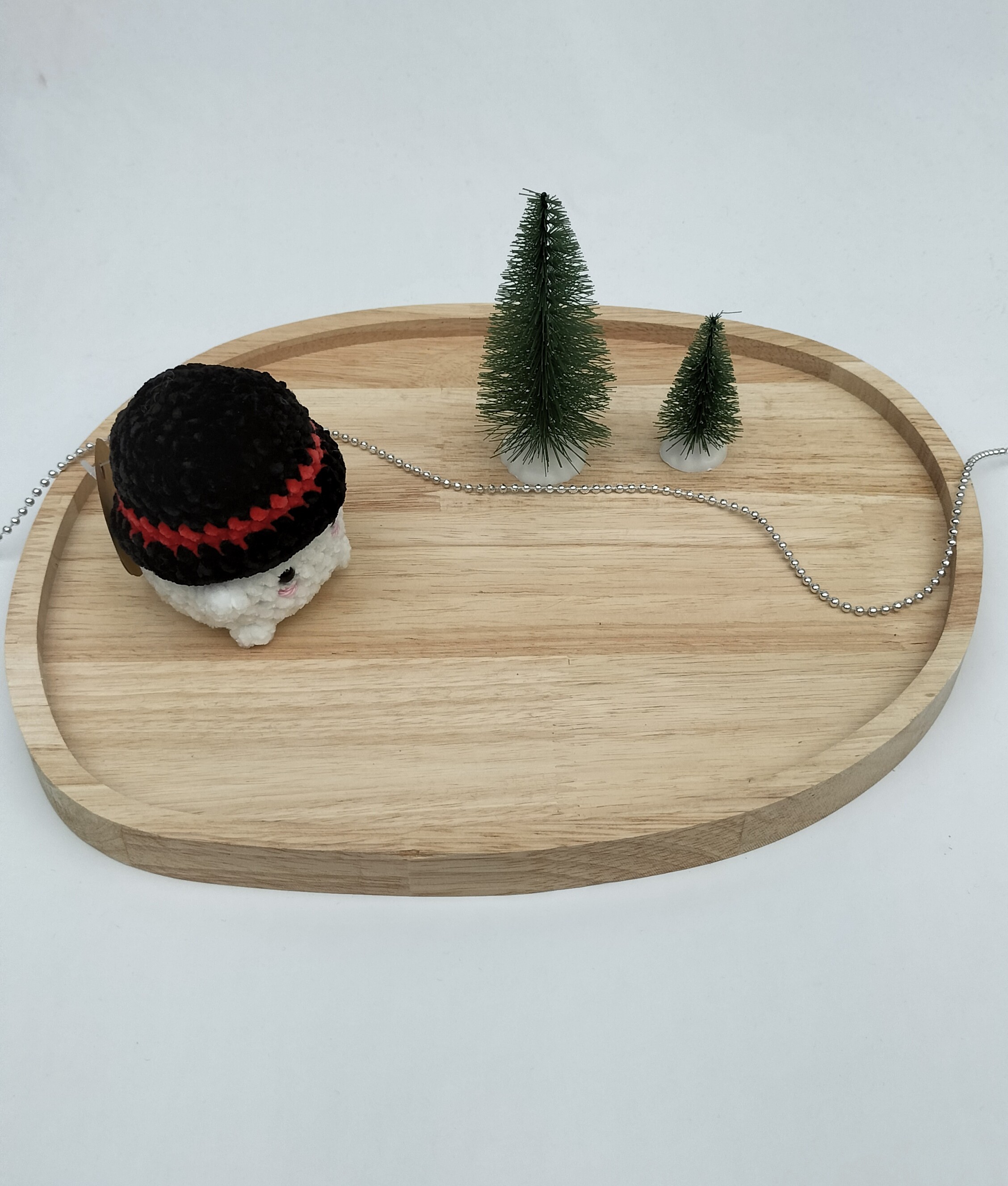 IMG20251103155930 Knuffel mushi hoed (zwart-rood)