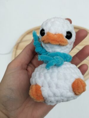 Knuffel gek eendje (wit met blauwe sjaal)