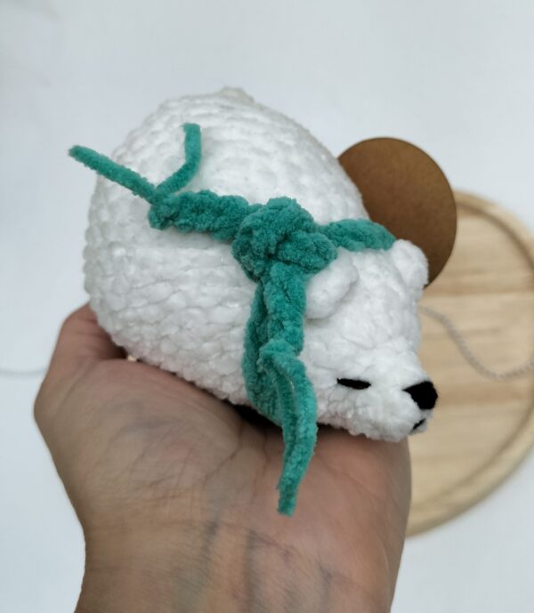 Knuffel slapende ijsbeer klein (donker zeegroene sjaal)