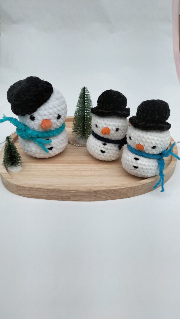 Knuffel sneeuwpop klein (met donker blauwe sjaal)