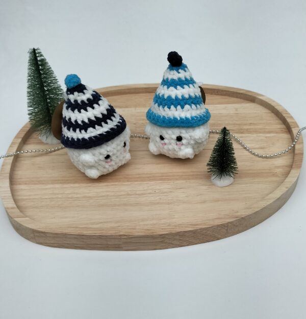 Knuffel mushi met muts klein (lichtblauw-wit)