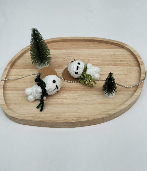 Sleutelhanger zeehond (wit met oranje sjaal)