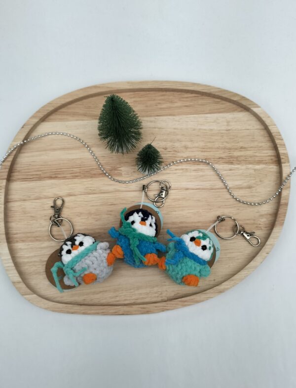 Sleutelhanger pinguïn (lichtblauw-donkerblauw zeegroene sjaal)