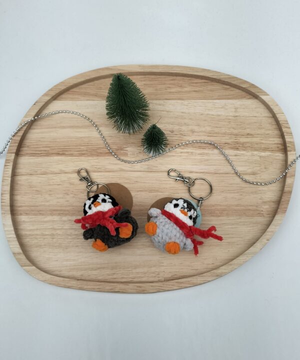 Sleutelhanger pinguïn (lichtblauw-donkerblauw zeegroene sjaal)