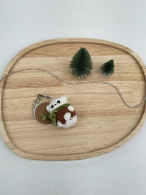 Sleutelhanger ijsbeer (bruin met groene sjaal)