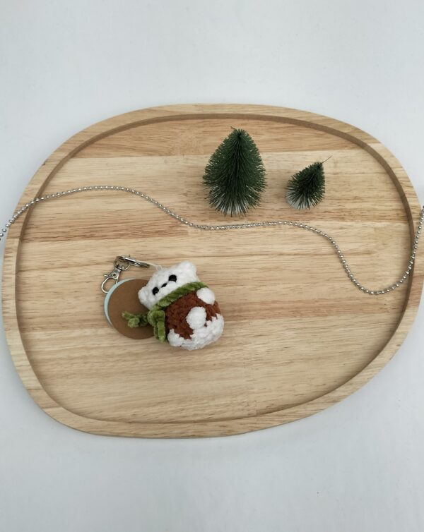 Sleutelhanger ijsbeer (bruin met groene sjaal)