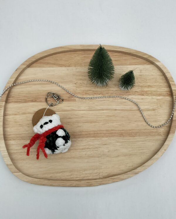 Sleutelhanger ijsbeer (groen met rode sjaal)