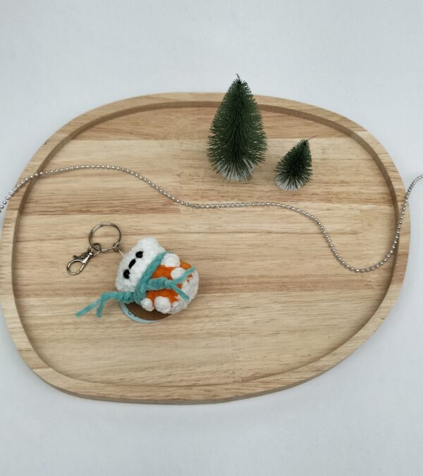 Sleutelhanger ijsbeer (oranje met turqouise sjaal)
