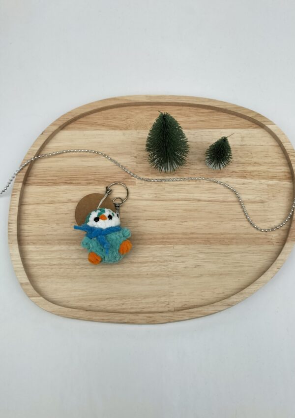 Sleutelhanger pinguïn (licht en donker turqouise en blauwe sjaal)