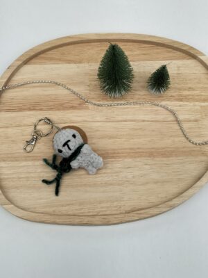 Sleutelhanger zeehond (grijs met donkergroene sjaal)