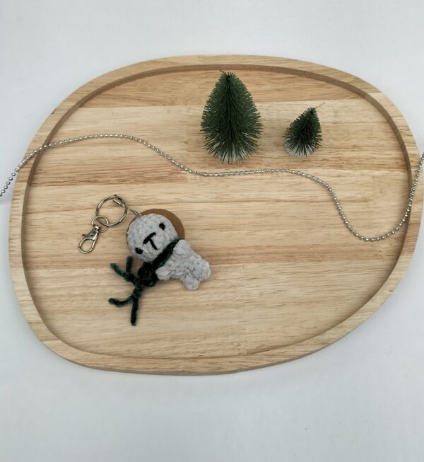 Sleutelhanger zeehond (grijs met donkergroene sjaal)