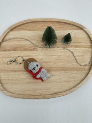 Sleutelhanger zeehond (grijs met rode sjaal)