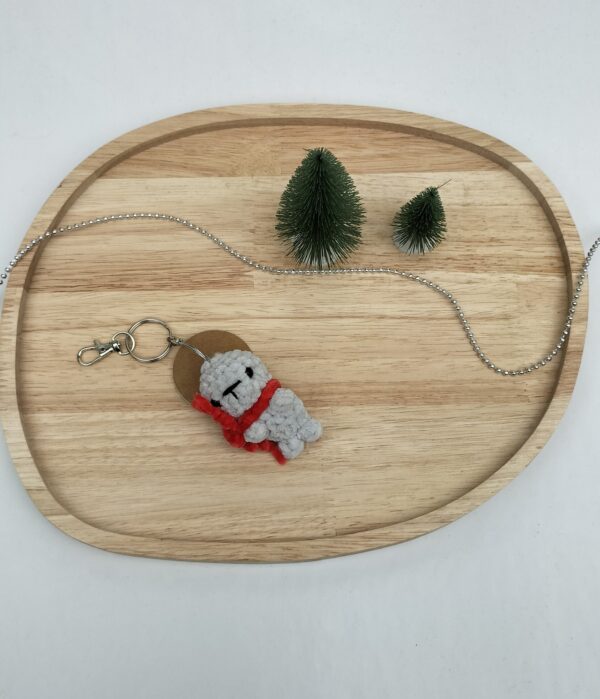 Sleutelhanger zeehond (grijs met rode sjaal)