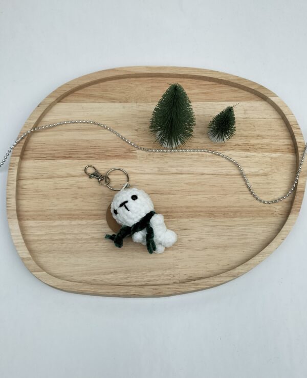 Sleutelhanger zeehond (wit met donkergroene sjaal)