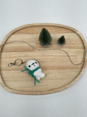 Sleutelhanger zeehond (wit met donker zeegroene sjaal)